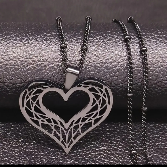 NEW! Stainless steel heart pendant necklace. - Picture 3 of 6